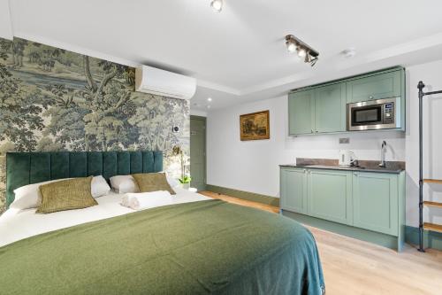 Upper Victoria – London